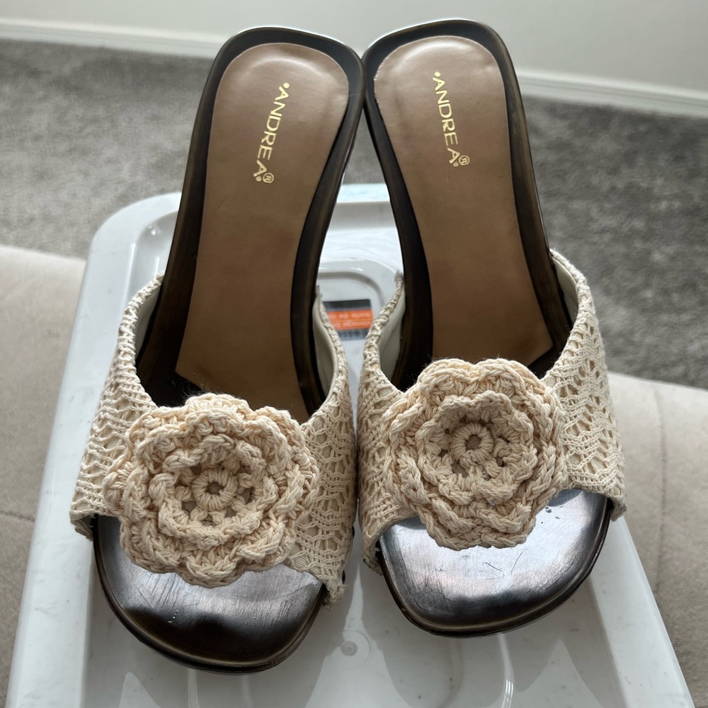 Brand Andrea High heels, beige crochet style